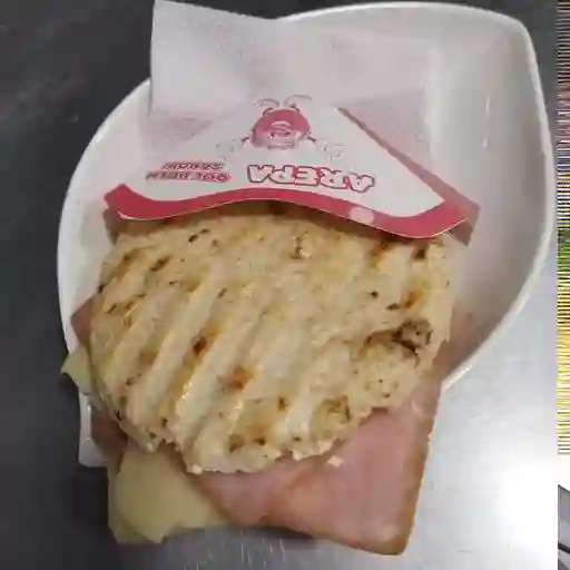 Árepa jamón y queso