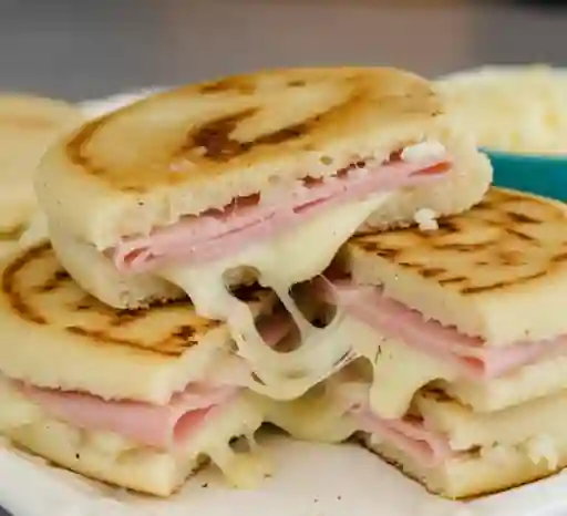 Arepa de Jamón y Queso