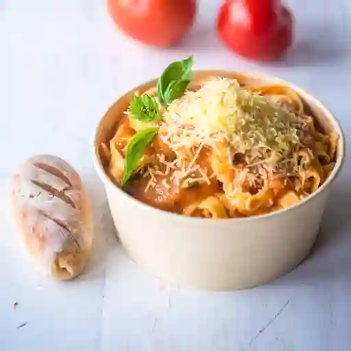 Bowl de Pasta con Salsa Pomodoro