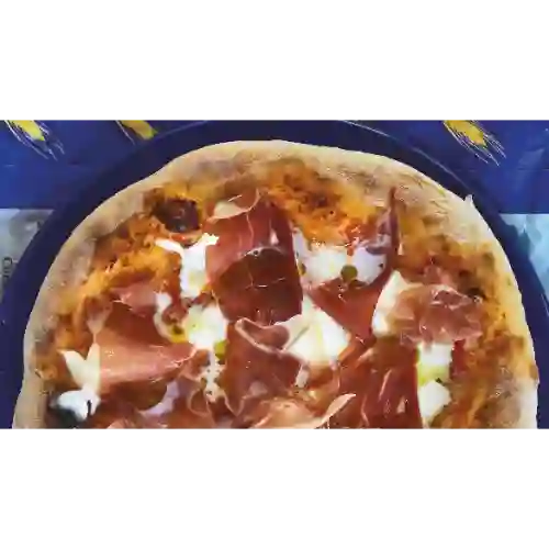 Pizza Prosciutto y Mozzarella Bufala