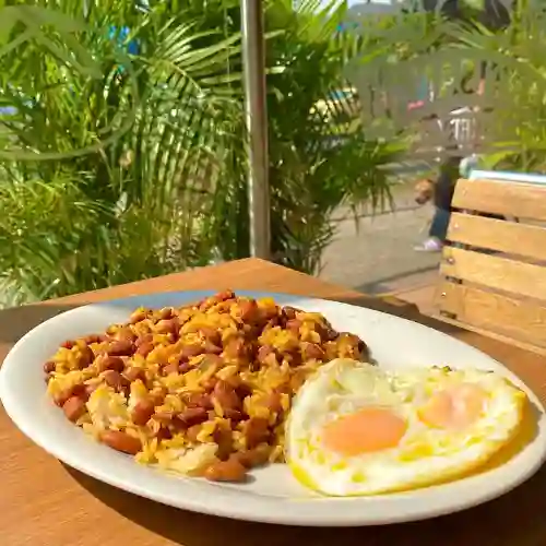 Calentado con Huevos Al Gusto