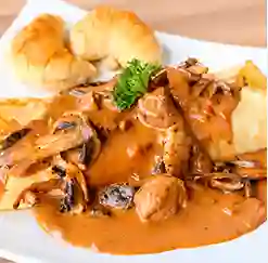 Crepe de Pollo en Salsa Rosa con Champiñones