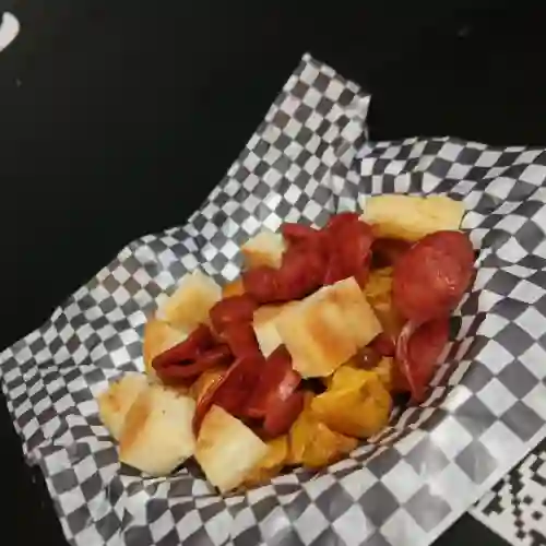 Chorizo Salsamentaria con Papa y Arepa