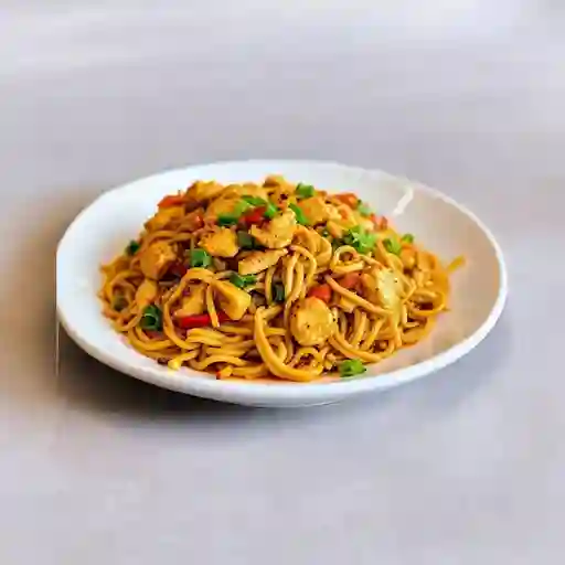 Chow Mein Pollo Salteado