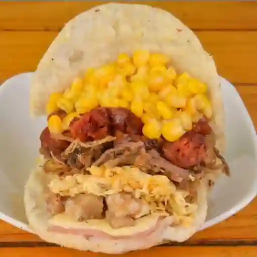 Arepa con Todo Mi Tierra