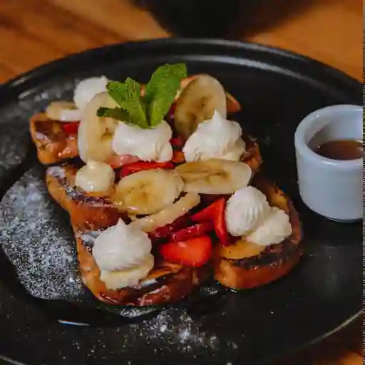 Tostadas francesas con fresa y banano