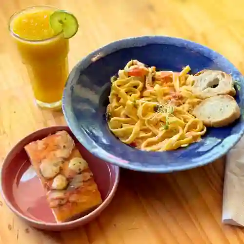 Combo Tallarines Tomate y Ricotta Juev