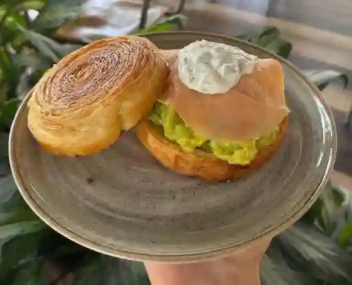 Croissant Roll de Salmón