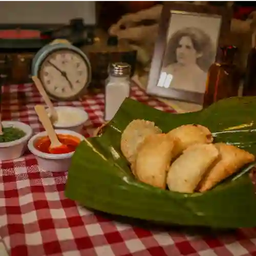 5 Empanadas Bogotanas