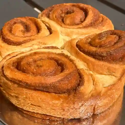Cinnamon roll cake