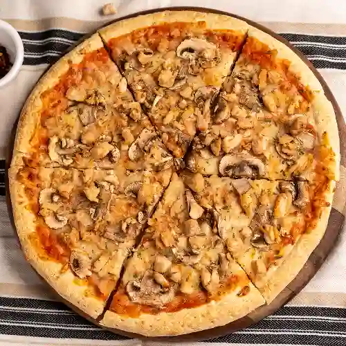 Pizza Mediana Pollo Champiñón