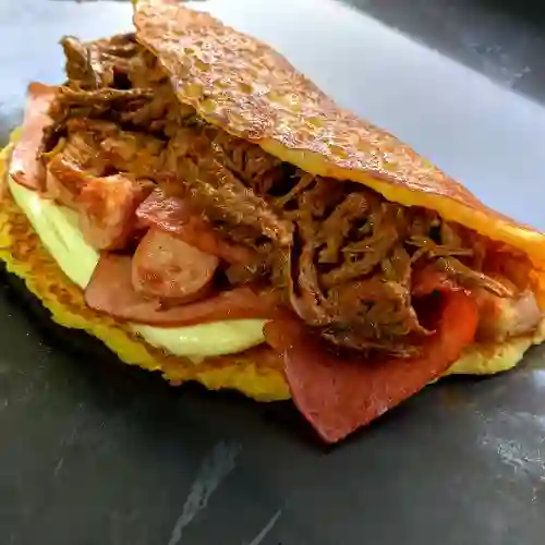 la 52 de Carne Desmechada y 6 Toppings