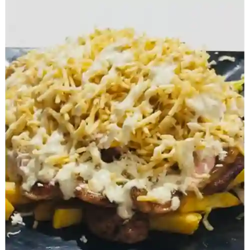 Salchipapa Ranchera con Pollo