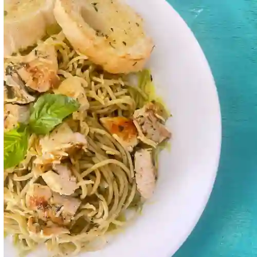 Pasta Pollo Pesto + Bebida