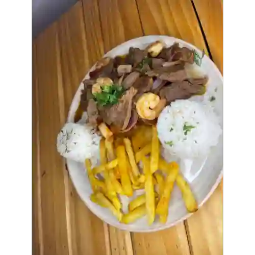 Lomo Saltado con Camarones