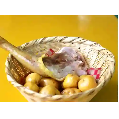 Pernil de Gallina Pequeña con Papa