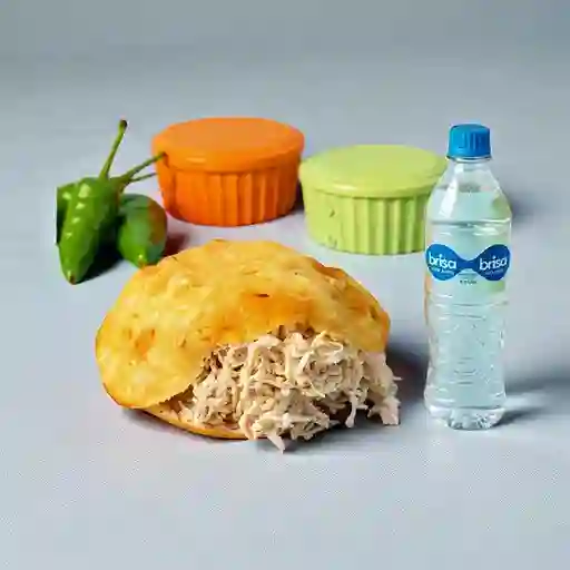 Combo Arepa de Pollo + Agua Brisa X600ml