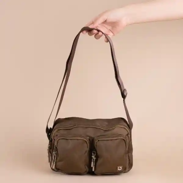 Bolso Crossbody Con Dos Bolsas al Frente Café Serie Miniso