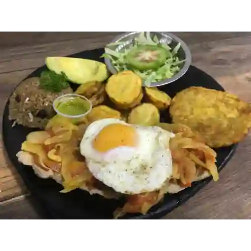 Menú completo bistec a caballo de cerdo
