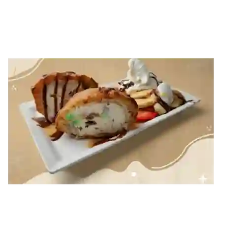 Helado frito con ensalada de frutas