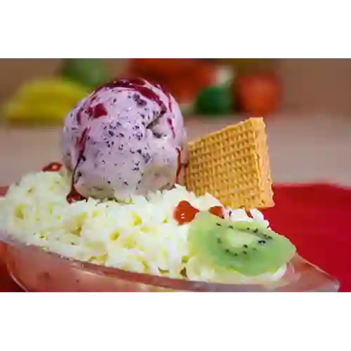 Ensalada de Frutas con Helado Pequeña