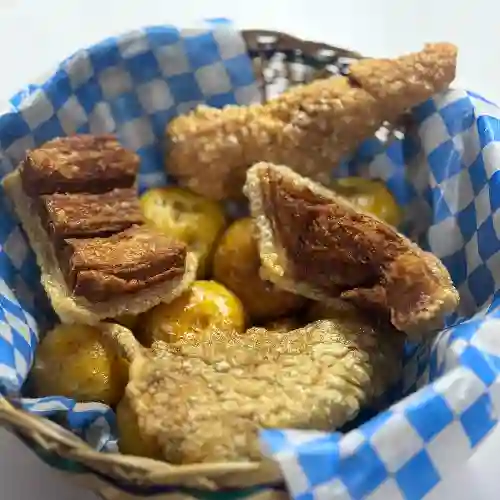 Chicharrón con Papa Criolla