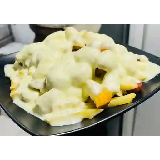 Salchipapa ranch nugget gratinada