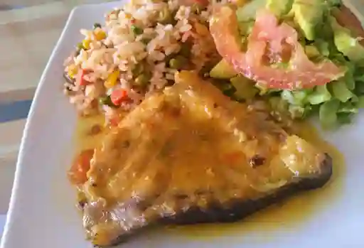 Pescado Amarillo en Salsa