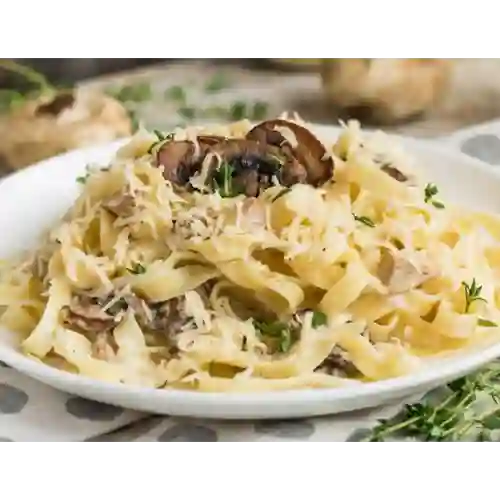 Fetuccini Pollo y Champiñon