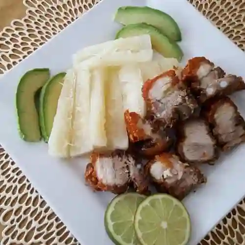 Chicharron con Yuca