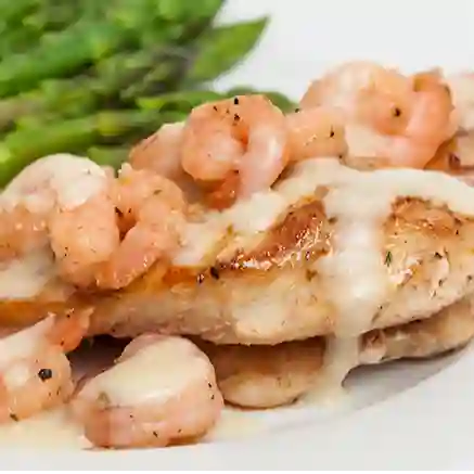 Filete de Pollo en Salsa de Camarones