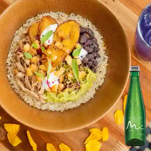 Combo Bowl Pollo&Guacamole +Manantial C/Gas 300ml