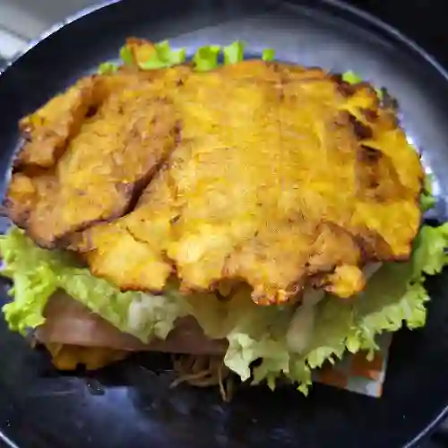 Patacon con Pollo Desmechado