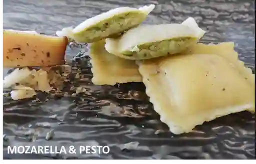 Ravioli Mozarella & Pesto De Albahaca