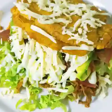 Patacon de Pollo Desmechado