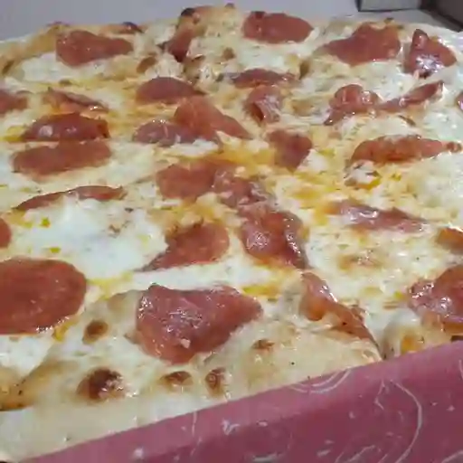 Pizza Pepperoni Mediana