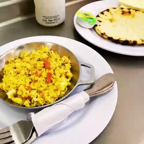 Arepa con Quesito y Huevos con Aliños