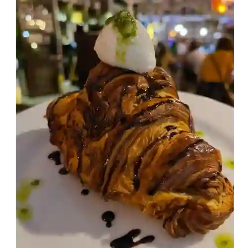 Croissant Burrata