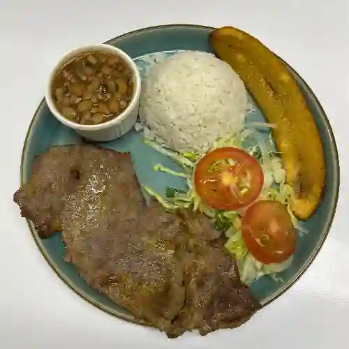Ejecutivo con Carne Asada