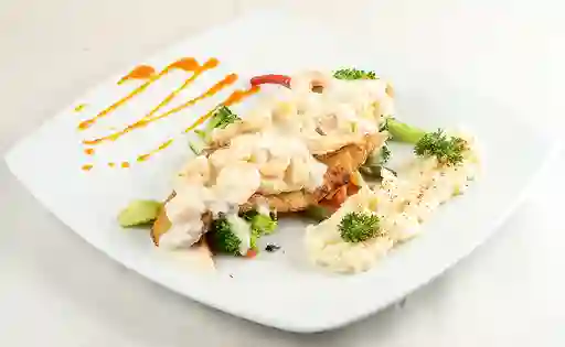 Pescado con Camarones