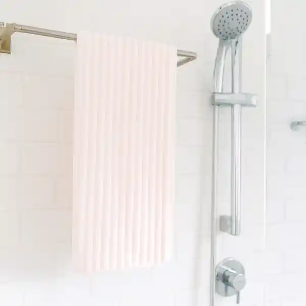 Toalla de Baño de Microfibra Acanalada Rosa Serie Miniso