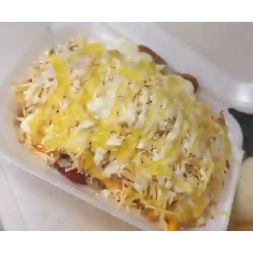 Salchipapa Suiza con Pollo