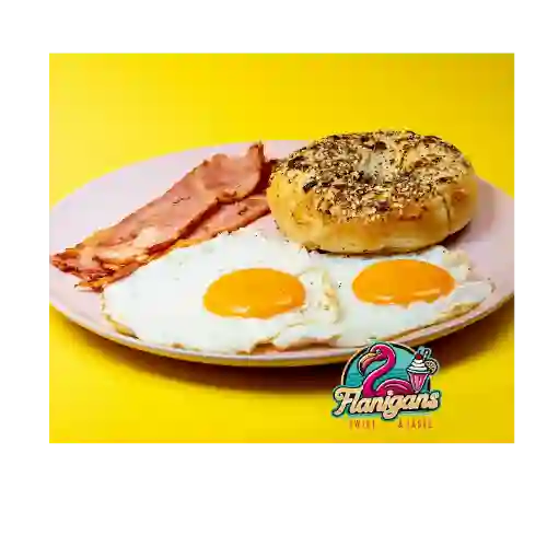 Everything Bagel Huevo Tocineta Desayuno