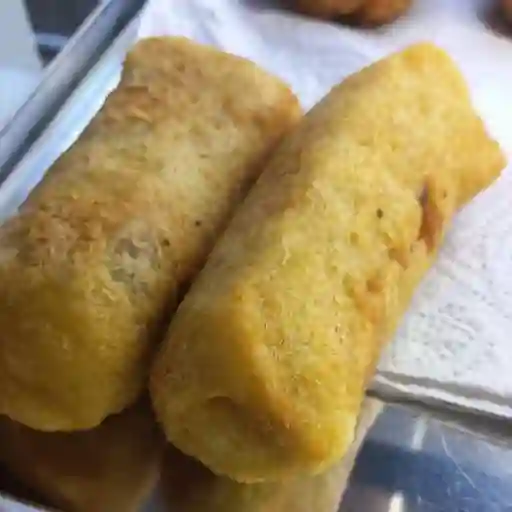 Pastel de yuca relleno de carne