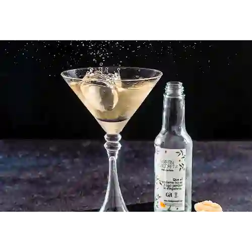Cocktail Herbal Lychee Martini