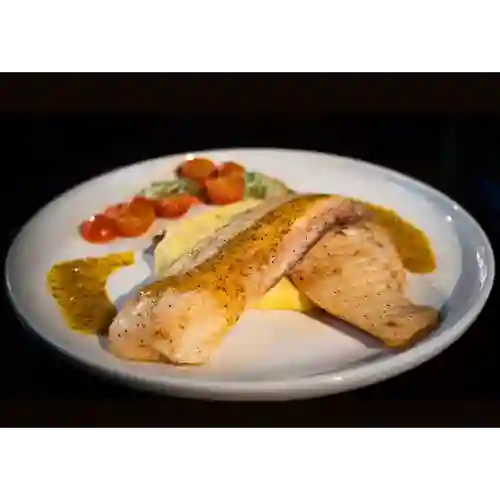 Pesca Blanca Del Dia en Salsa de Maracuyá