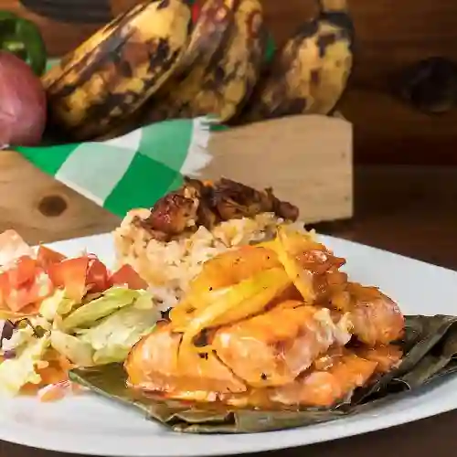 Salmón Al Cabrito en Arroz de Pajarito