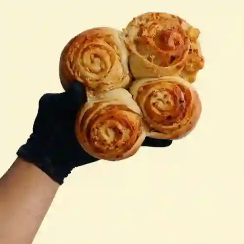 Rollos de Arequipe y Queso X4