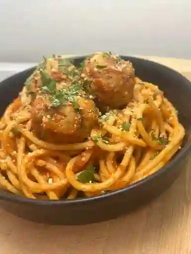 Albondigas con Pasta Guisada