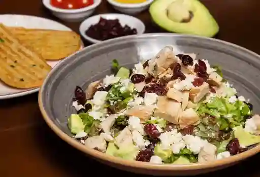 Ensalada de Pollo Quinua y Arándanos